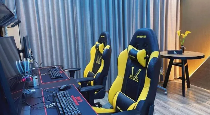 IU Hotels·Nanning Zoo Metro Station RT-Mart