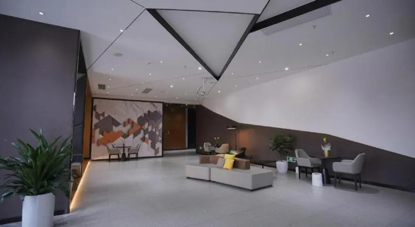 IU Hotels·Nanning Zoo Metro Station RT-Mart