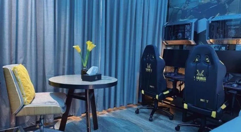 IU Hotels·Nanning Zoo Metro Station RT-Mart