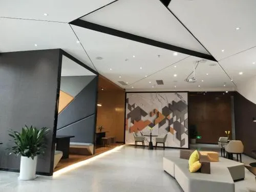 IU Hotels·Nanning Zoo Metro Station RT-Mart