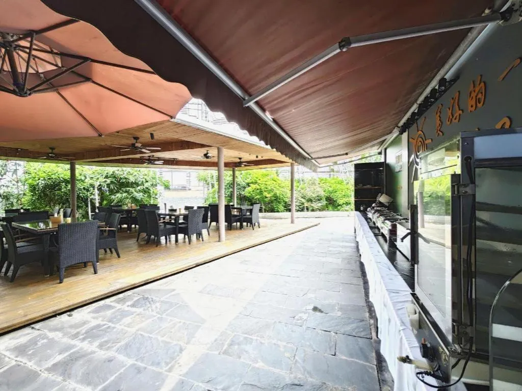 IU Hotels·Nanning Zoo Metro Station RT-Mart