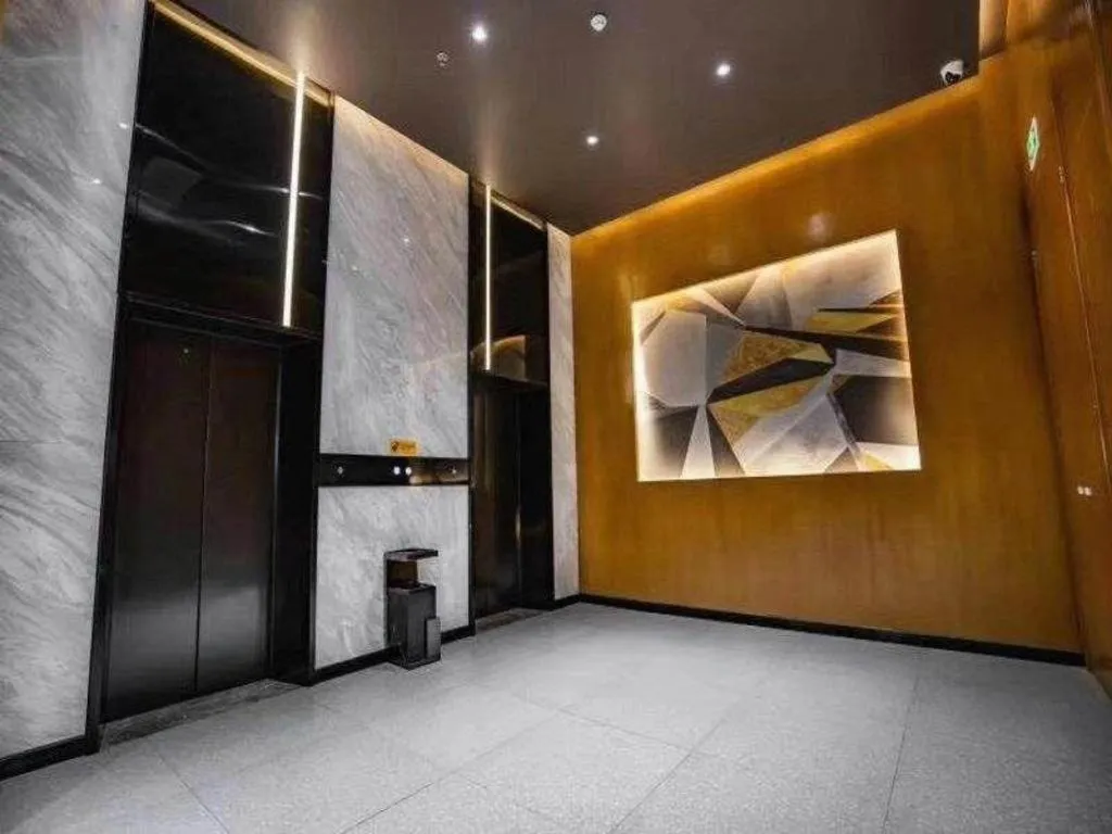 IU Hotels·Nanning Zoo Metro Station RT-Mart