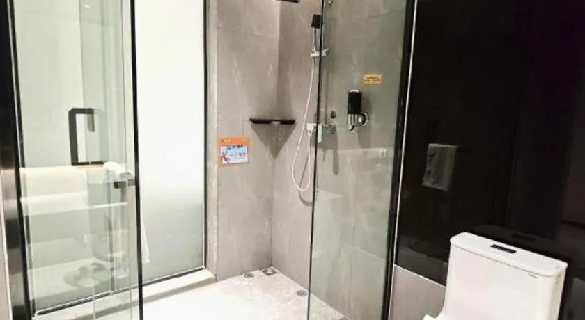 IU Hotels·Nanning Zoo Metro Station RT-Mart