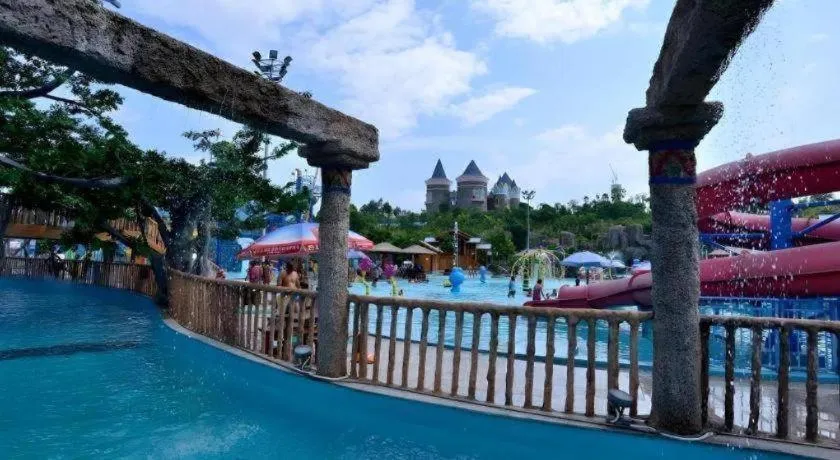 IU Hotels·Nanning Zoo Metro Station RT-Mart