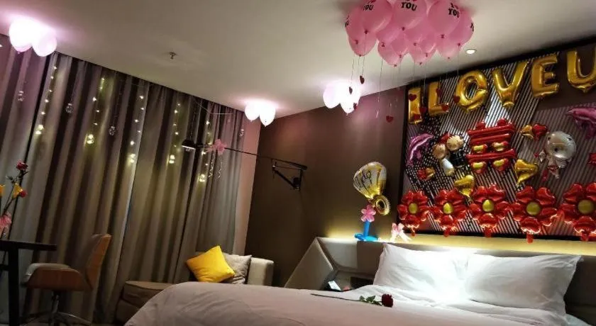 Bed in IU Hotels·Nanning Zoo Metro Station RT-Mart