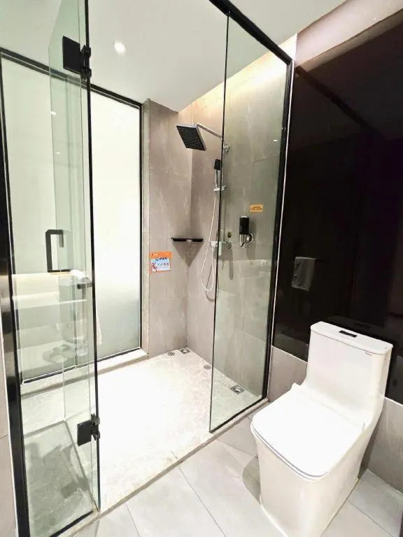 IU Hotels·Nanning Zoo Metro Station RT-Mart