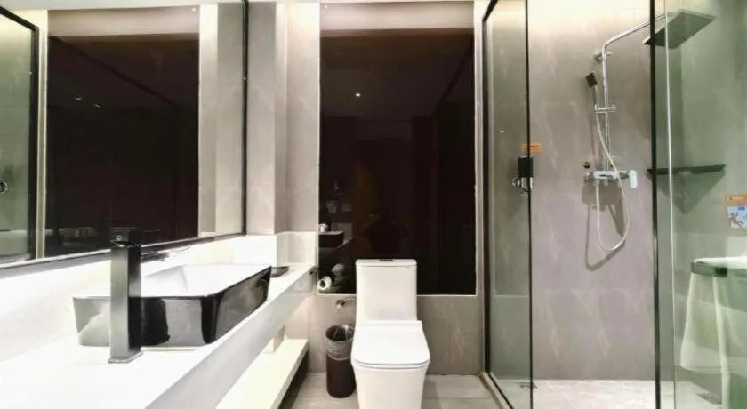 IU Hotels·Nanning Zoo Metro Station RT-Mart