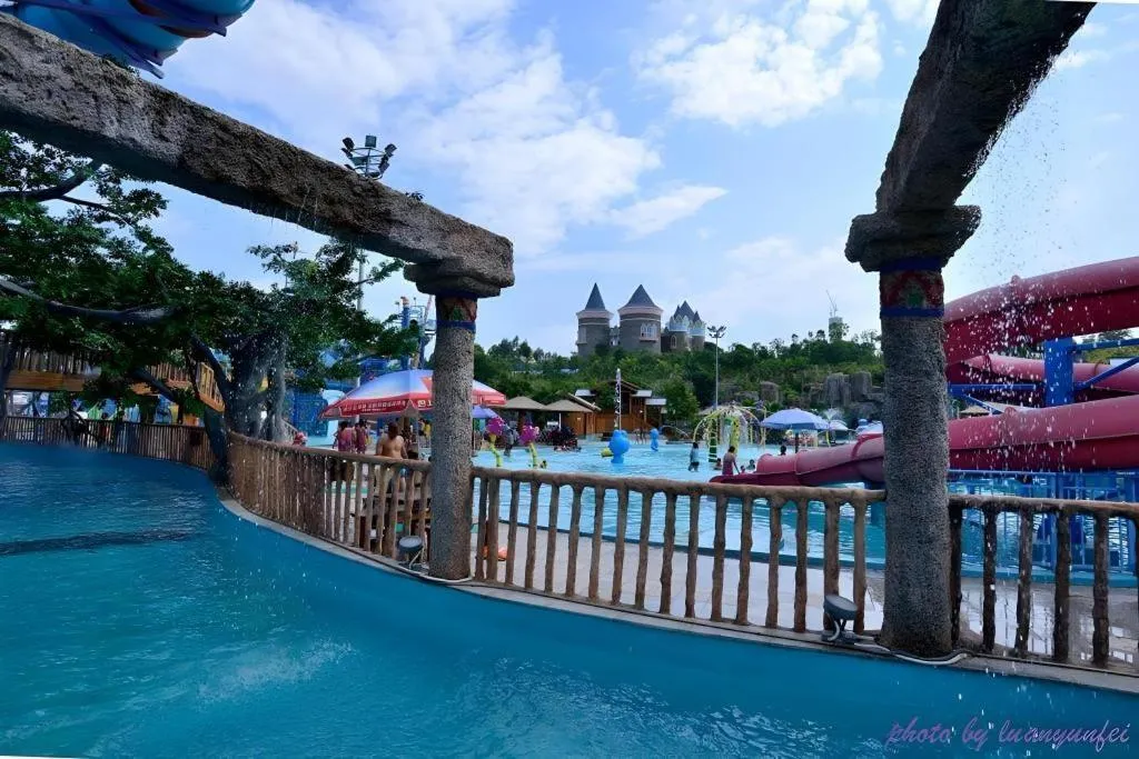 IU Hotels·Nanning Zoo Metro Station RT-Mart