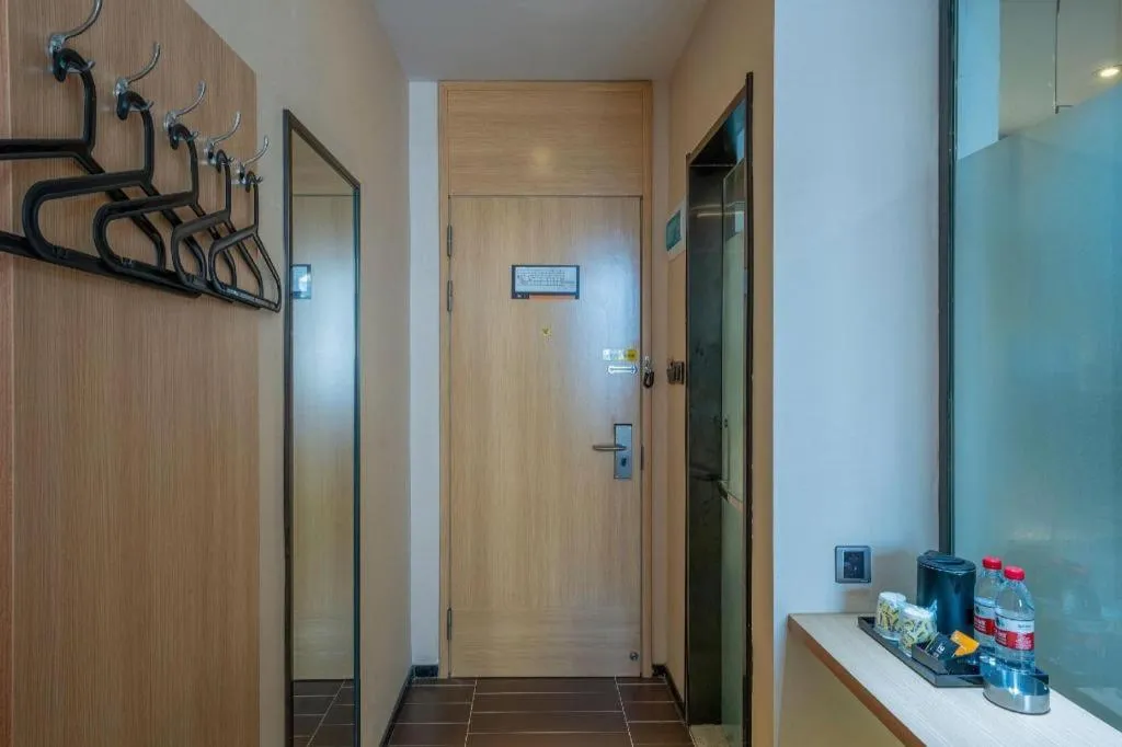 IU Hotels Xinzhou Bus Terminal