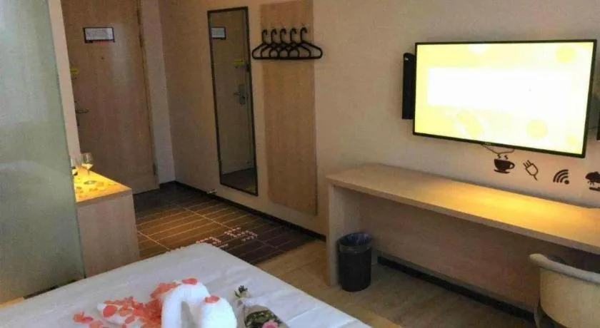 Bed in IU Hotels Xinzhou Bus Terminal