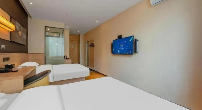 Bed in IU Hotels Xinzhou Bus Terminal