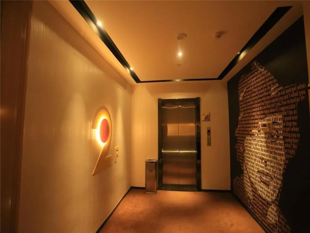 IU Hotels Xinzhou Bus Terminal