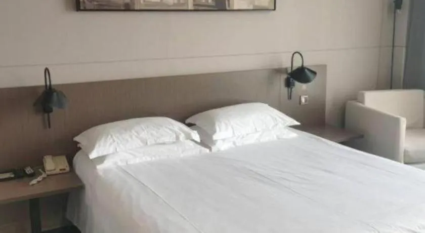 Bed in Jinjiang Inn Select Xixian New Distict Century Avenue