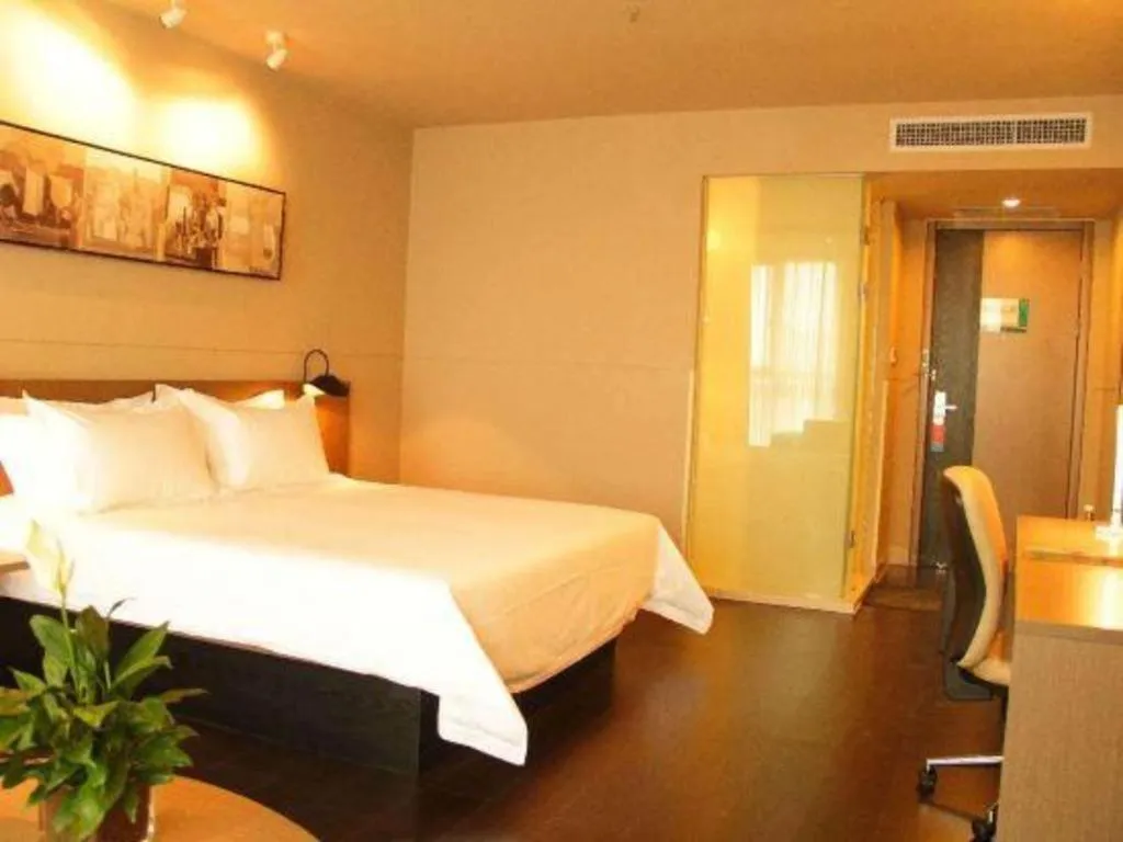 Bed in Jinjiang Inn Select Xixian New Distict Century Avenue