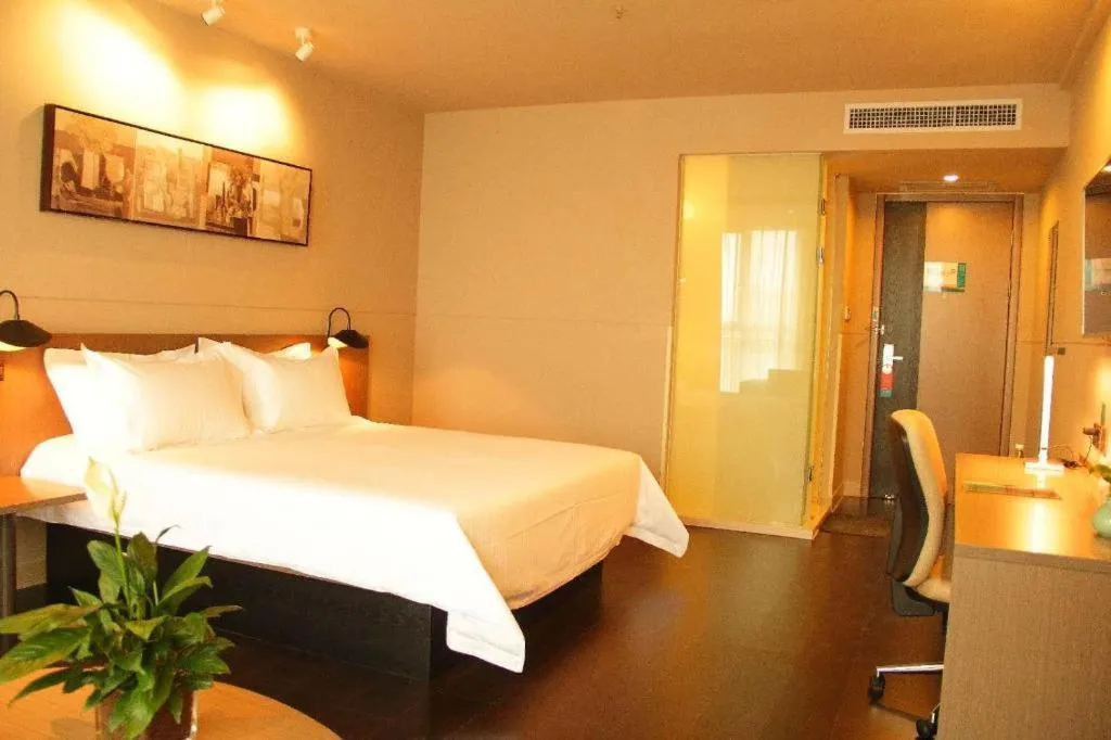 Bed in Jinjiang Inn Select Xixian New Distict Century Avenue