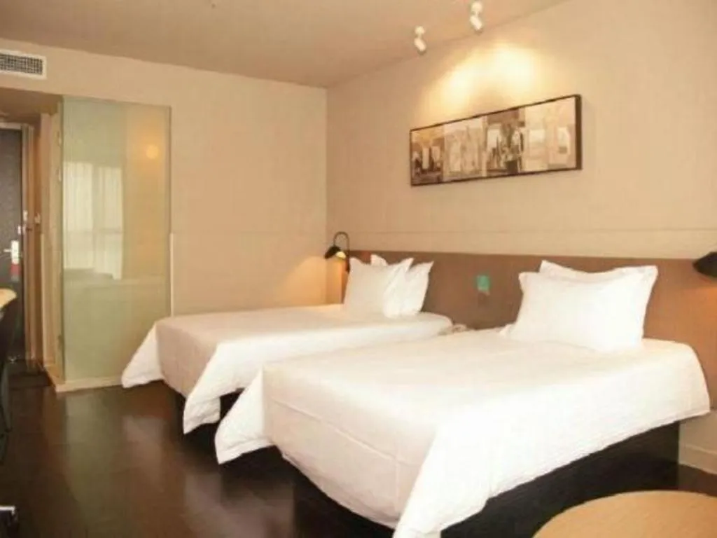 Bed in Jinjiang Inn Select Xixian New Distict Century Avenue