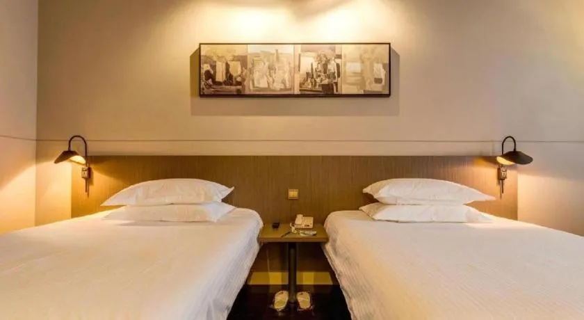 Bed in Jinjiang Inn Select Xixian New Distict Century Avenue