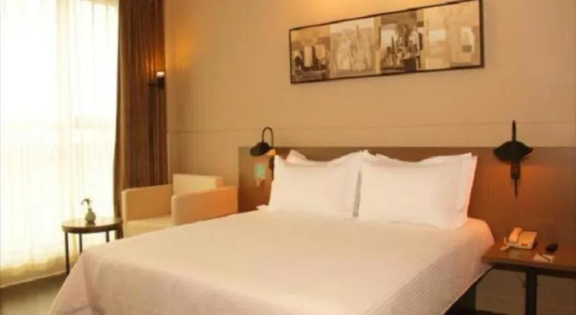 Bed in Jinjiang Inn Select Xixian New Distict Century Avenue
