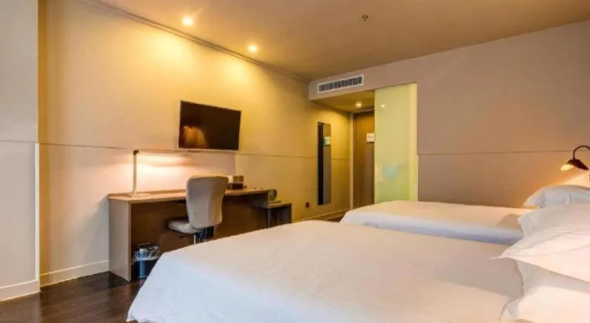 Bed in Jinjiang Inn Select Xixian New Distict Century Avenue