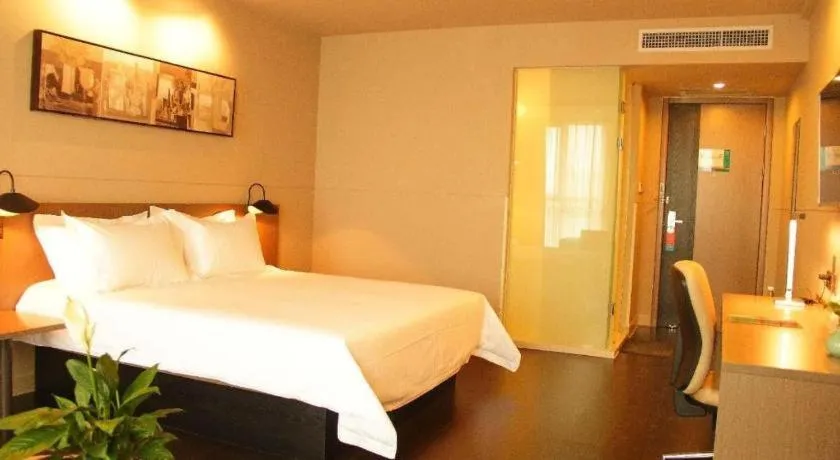Bed in Jinjiang Inn Select Xixian New Distict Century Avenue