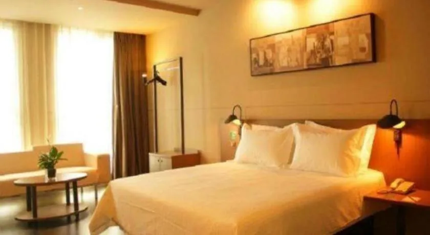Bed in Jinjiang Inn Select Xixian New Distict Century Avenue