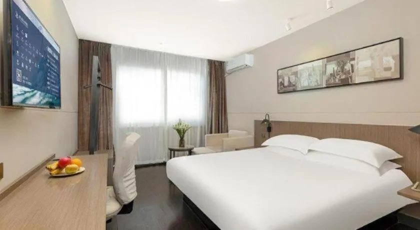 Bed in Jinjiang Inn Select Tianjin Xiaobailou Metro Station