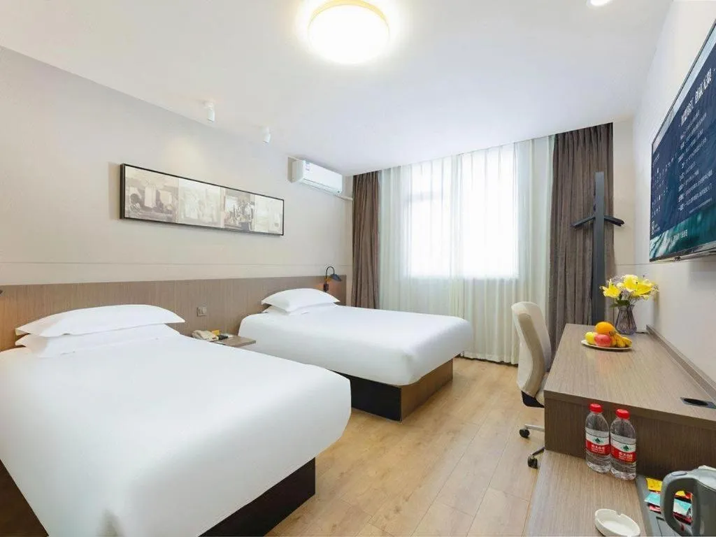 Bed in Jinjiang Inn Select Tianjin Xiaobailou Metro Station