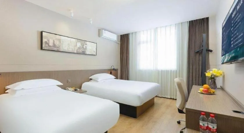 Bed in Jinjiang Inn Select Tianjin Xiaobailou Metro Station