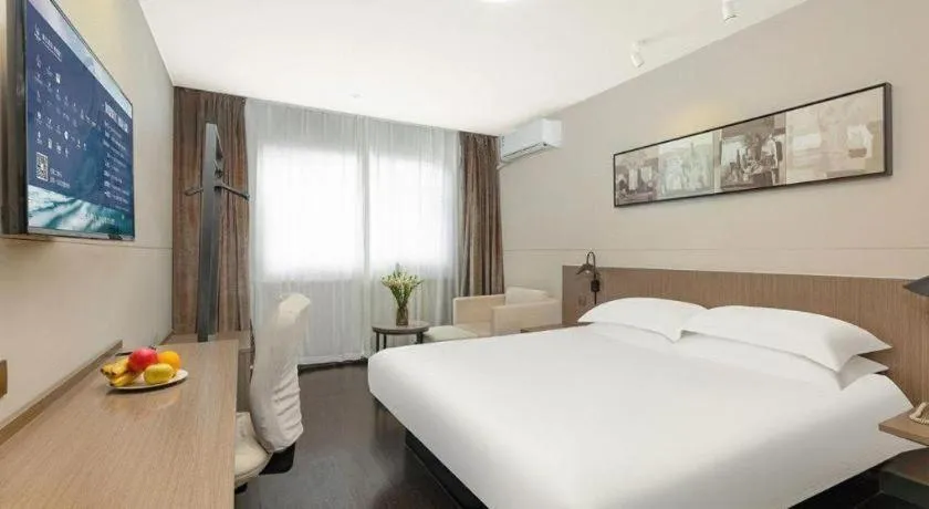Bed in Jinjiang Inn Select Tianjin Xiaobailou Metro Station