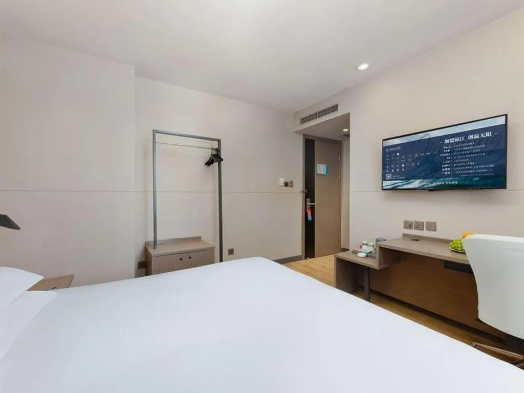 Bed in Jinjiang Inn Select Tianjin Xiaobailou Metro Station