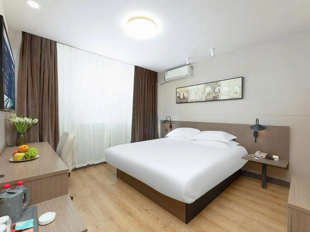 Bed in Jinjiang Inn Select Tianjin Xiaobailou Metro Station