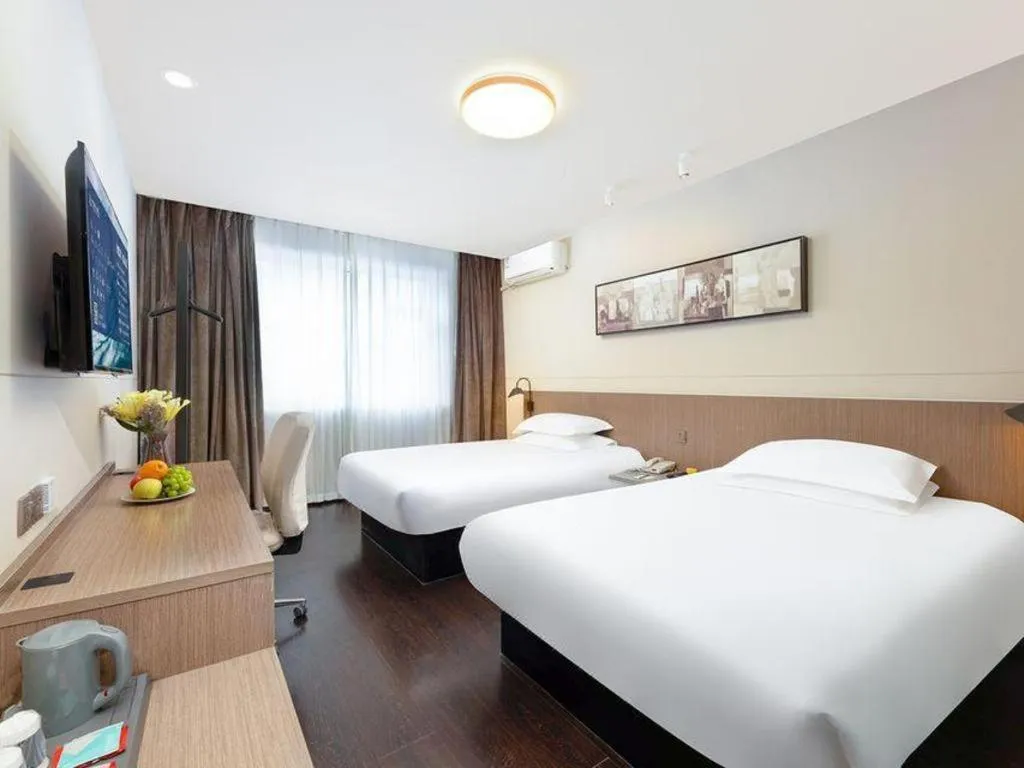 Bed in Jinjiang Inn Select Tianjin Xiaobailou Metro Station