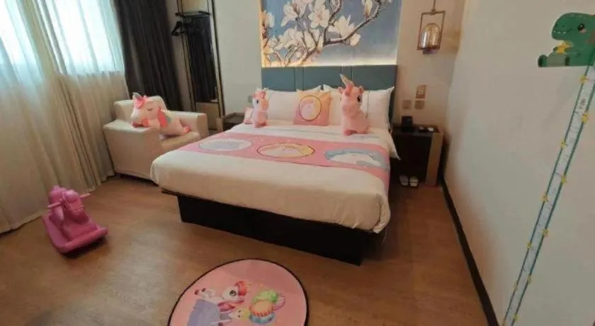 Bed in Magnotel Hotel Shanghai Railway Station Magnolia Plaza