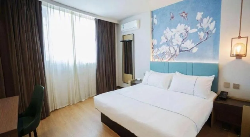 Bed in Magnotel Hotel Shanghai Railway Station Magnolia Plaza