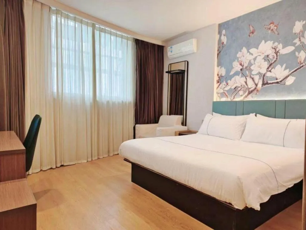 Bed in Magnotel Hotel Shanghai Railway Station Magnolia Plaza