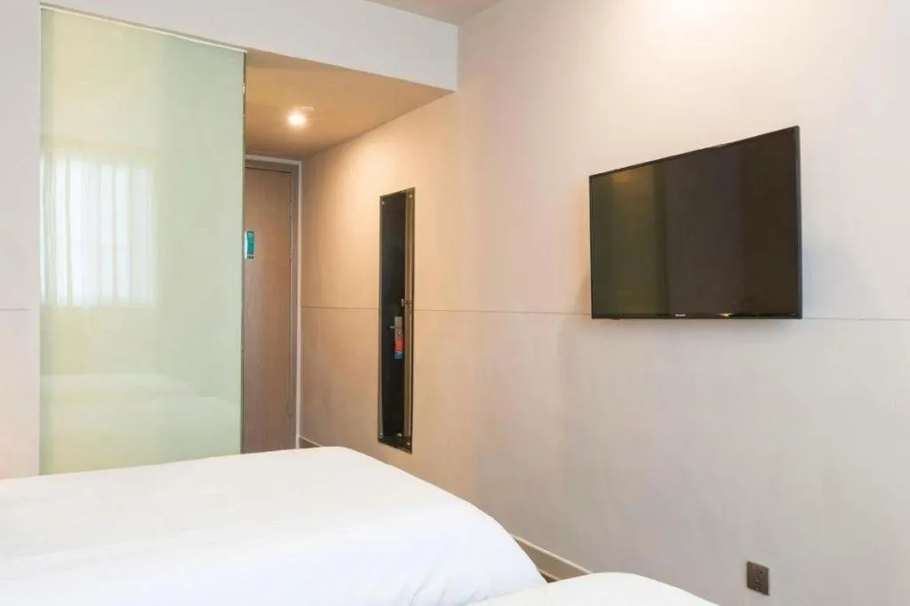 Bed in Magnotel Hotel Shanghai Railway Station Magnolia Plaza