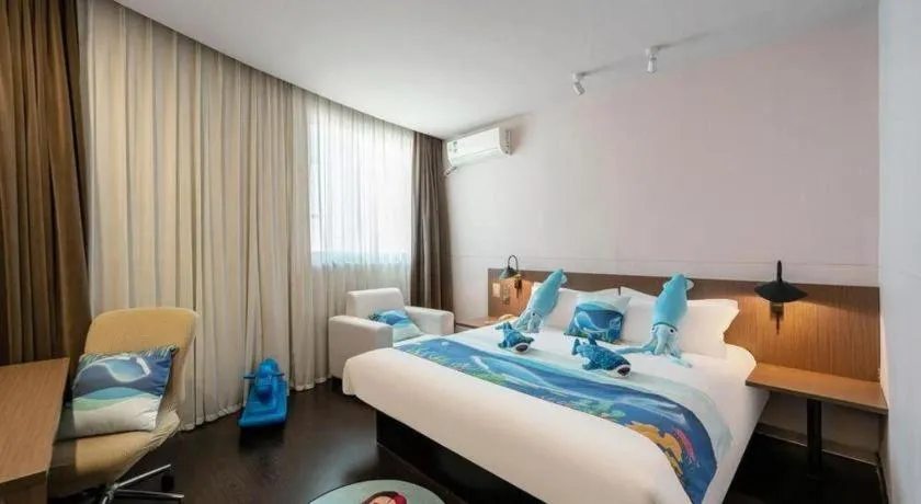 Bed in Magnotel Hotel Shanghai Railway Station Magnolia Plaza