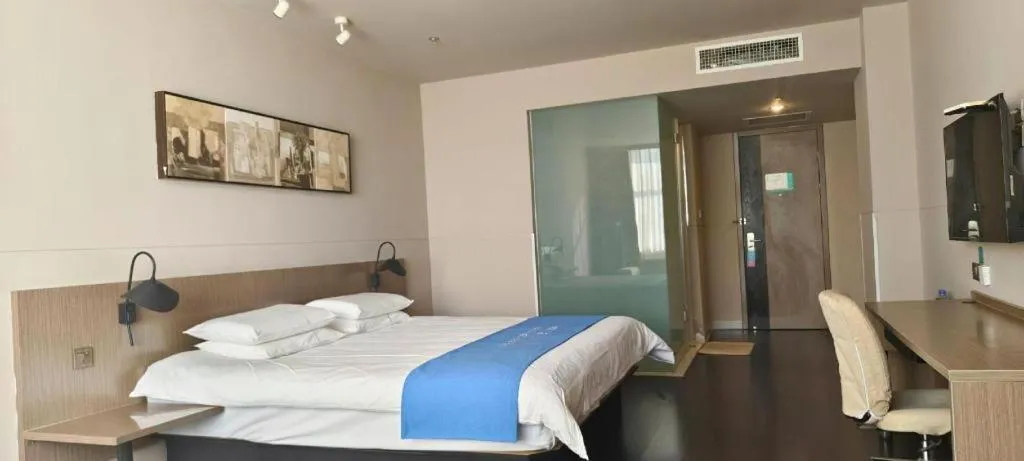 Bed in Jinjiang Inn Select Hohhot Chengjisihan Square Metro Station