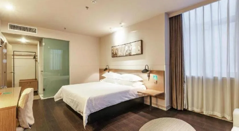 Bed in Jinjiang Inn Select Hohhot Chengjisihan Square Metro Station