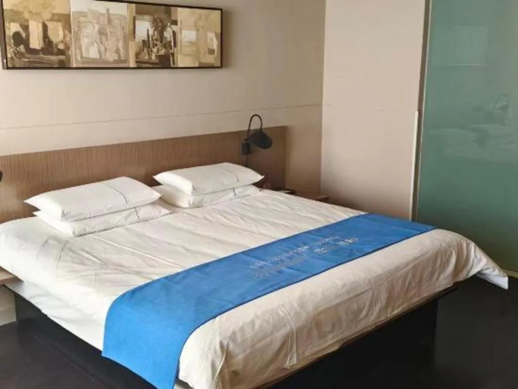 Bed in Jinjiang Inn Select Hohhot Chengjisihan Square Metro Station