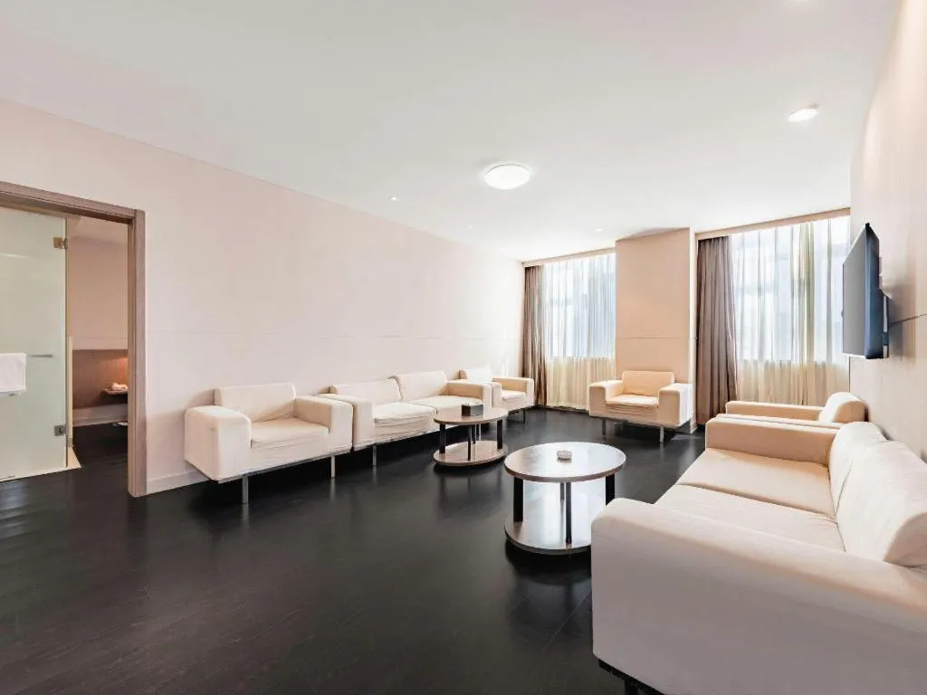 Jinjiang Inn Select Hohhot Chengjisihan Square Metro Station