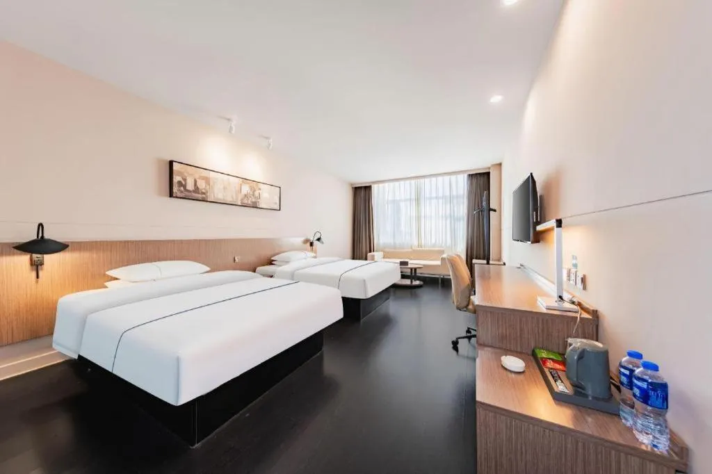 Bed in Jinjiang Inn Select Hohhot Chengjisihan Square Metro Station