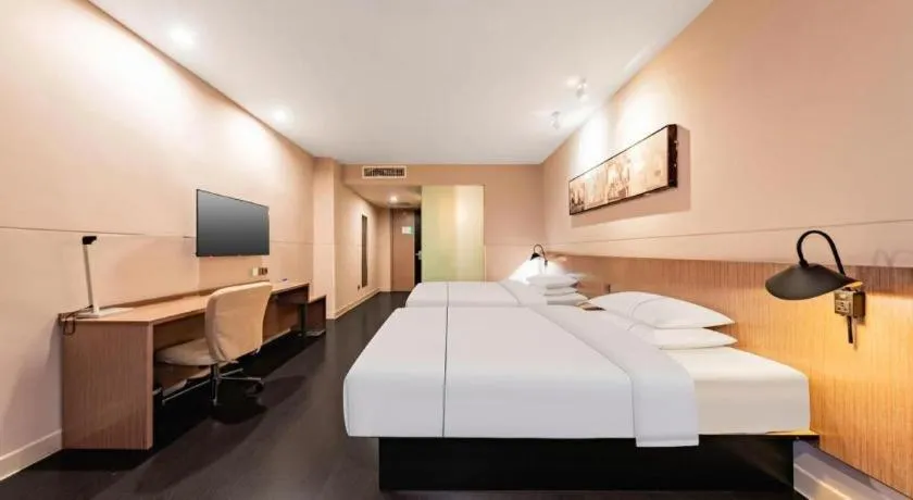 Bed in Jinjiang Inn Select Hohhot Chengjisihan Square Metro Station