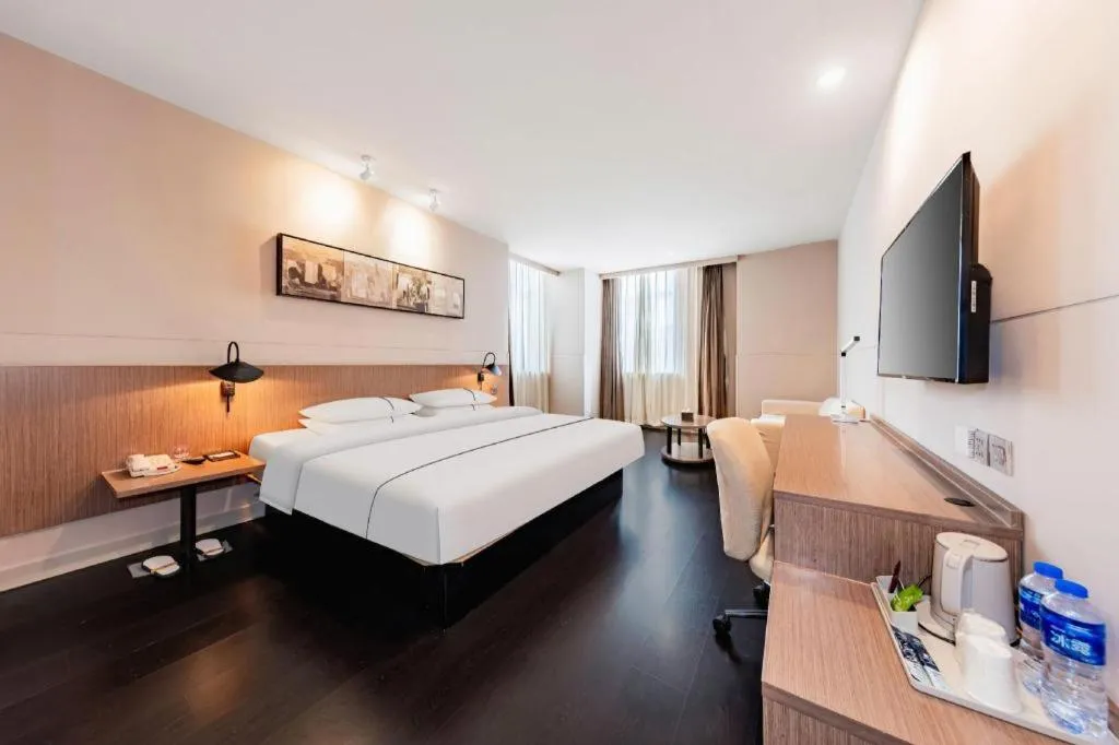 Bed in Jinjiang Inn Select Hohhot Chengjisihan Square Metro Station