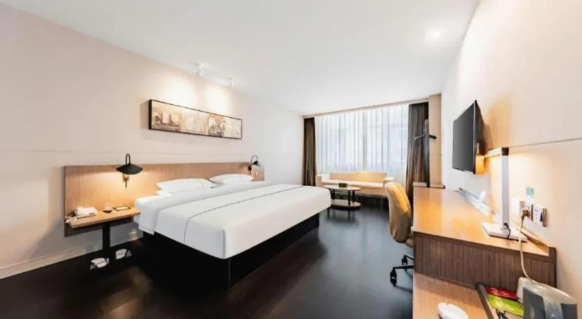 Bed in Jinjiang Inn Select Hohhot Chengjisihan Square Metro Station