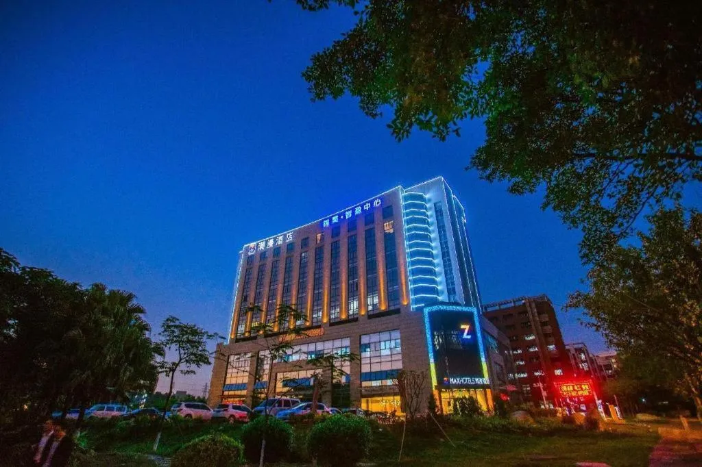 ZMAX Hotel Guangzhou Luogang Science City Shenzhou Road Metro Station