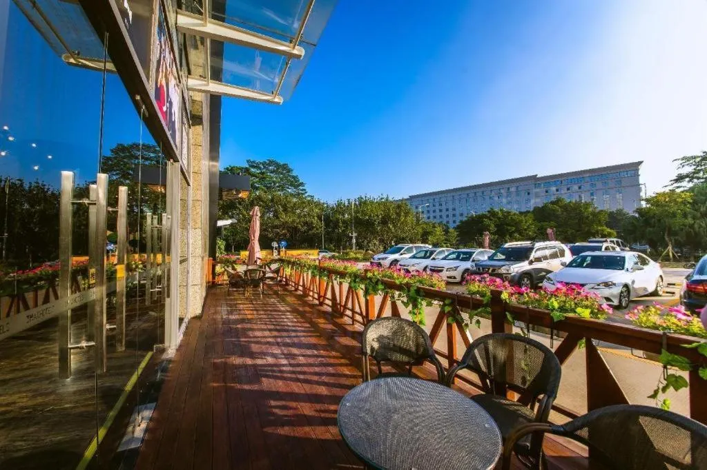 ZMAX Hotel Guangzhou Luogang Science City Shenzhou Road Metro Station