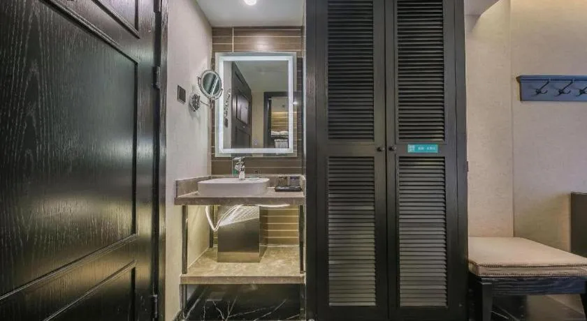 Xana Hotelle·Nanchang Bayi Square Metro Station