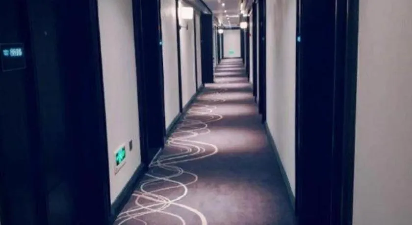 Xana Hotelle·Nanchang Bayi Square Metro Station