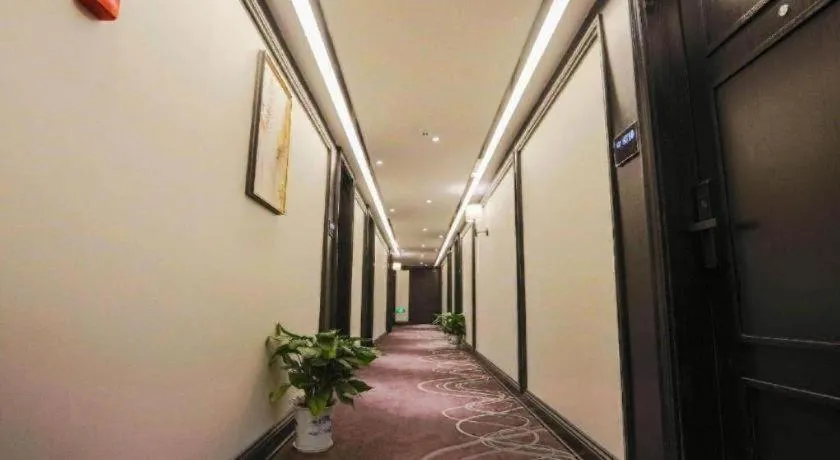 Xana Hotelle·Nanchang Bayi Square Metro Station